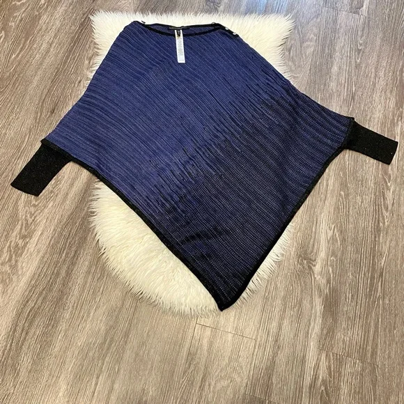 WHBM Size S/M Open Knit Asymmetrical Hem Poncho Sweater Black & Blue - Picture 2 of 10
